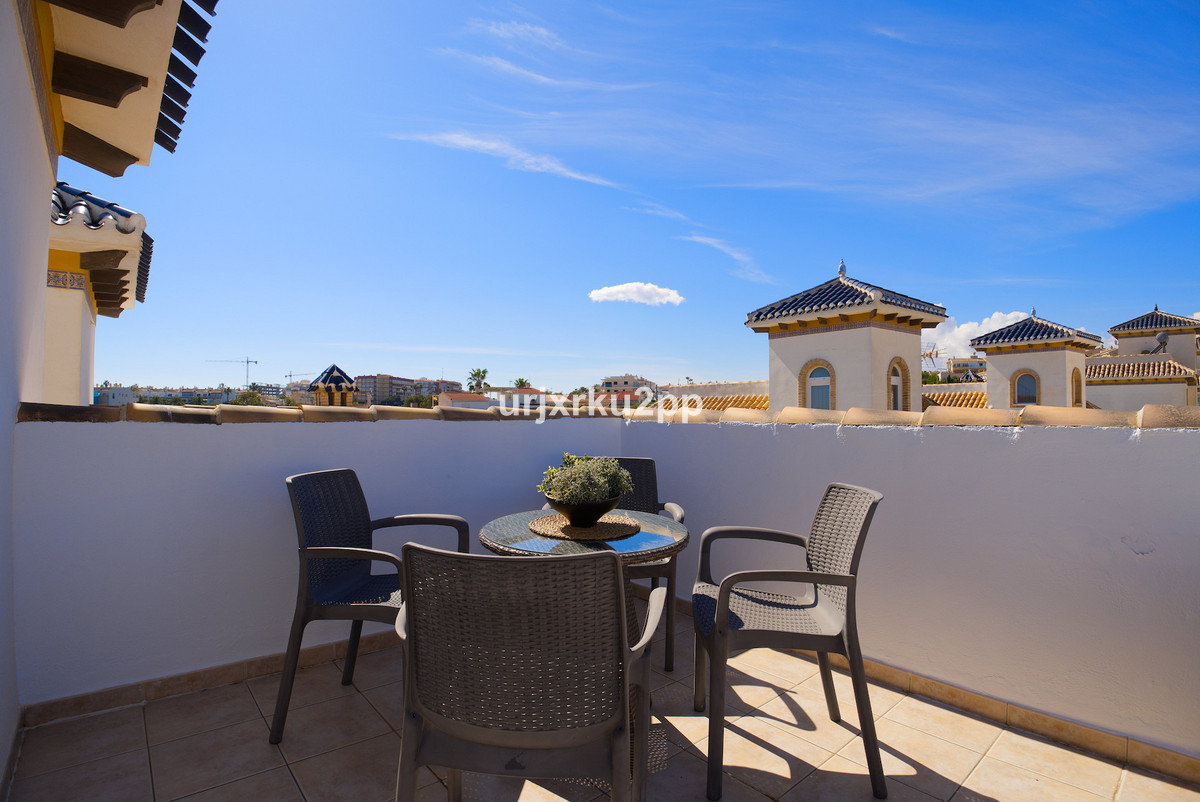 For sale - 3 Bedroom 2 Bathroom House - Detached Villa in Torrevieja - Torrevieja Centro  - Alicante