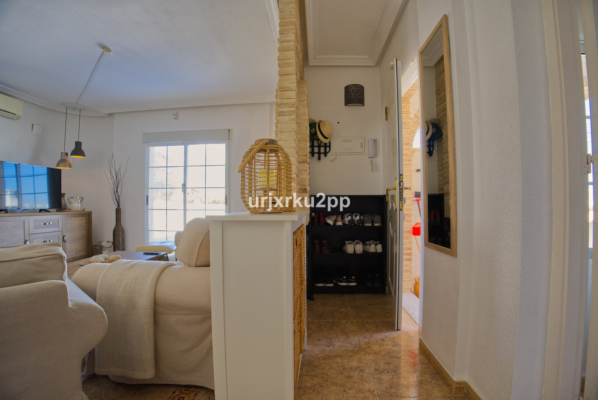 For sale - 3 Bedroom 2 Bathroom House - Detached Villa in Torrevieja - Torrevieja Centro  - Alicante