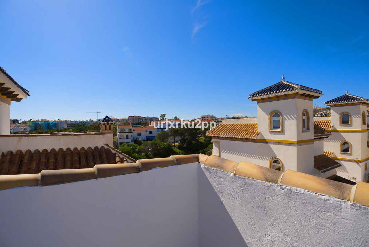 For sale - 3 Bedroom 2 Bathroom House - Detached Villa in Torrevieja - Torrevieja Centro  - Alicante