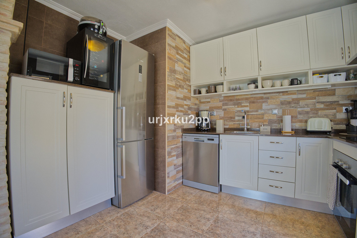 For sale - 3 Bedroom 2 Bathroom House - Detached Villa in Torrevieja - Torrevieja Centro  - Alicante