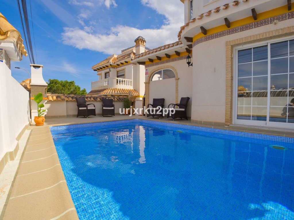3 Bedroom 2 Bathroom House - Detached Villa in Torrevieja