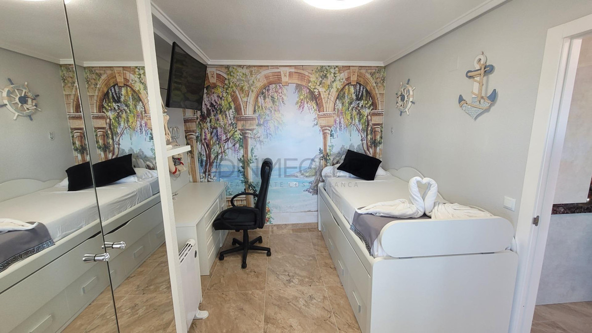 For sale - 2 Bedroom 1 Bathroom Apartment - Middle Floor Apartment in Torrevieja - La Mata  - Alicante