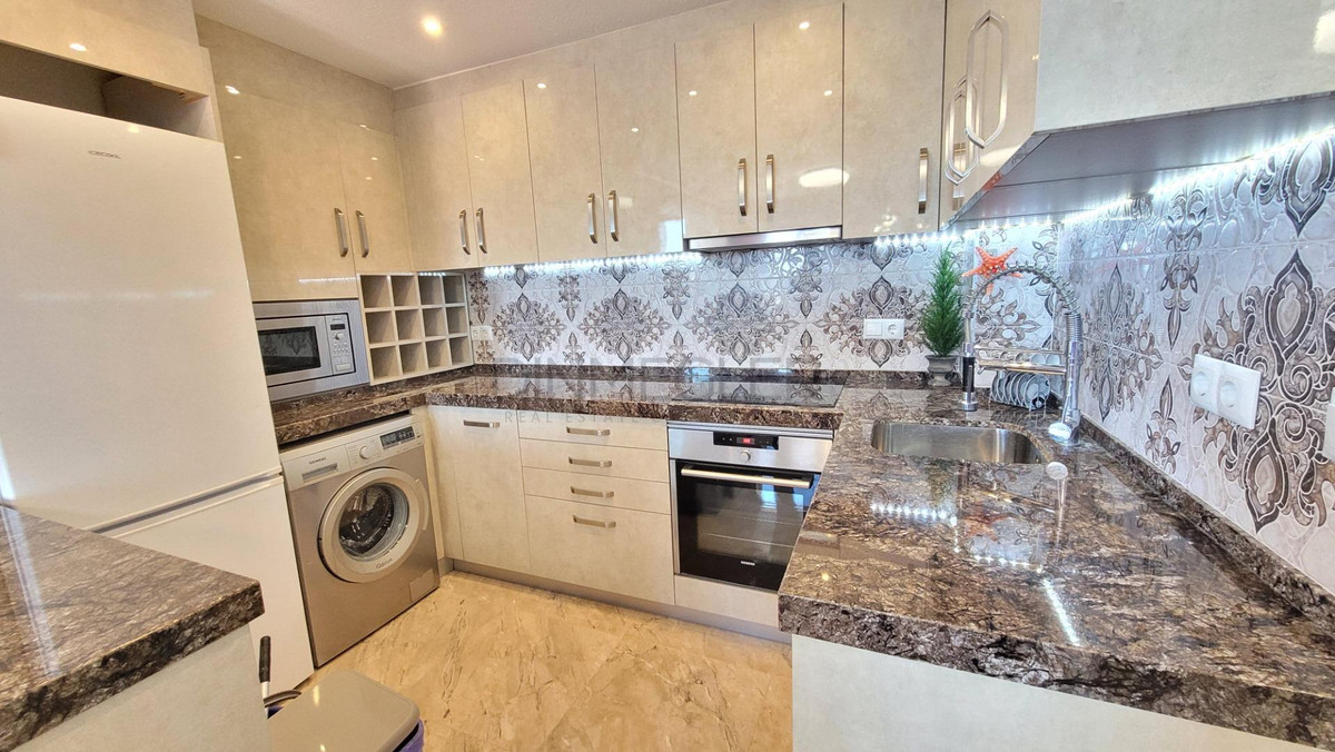 For sale - 2 Bedroom 1 Bathroom Apartment - Middle Floor Apartment in Torrevieja - La Mata  - Alicante