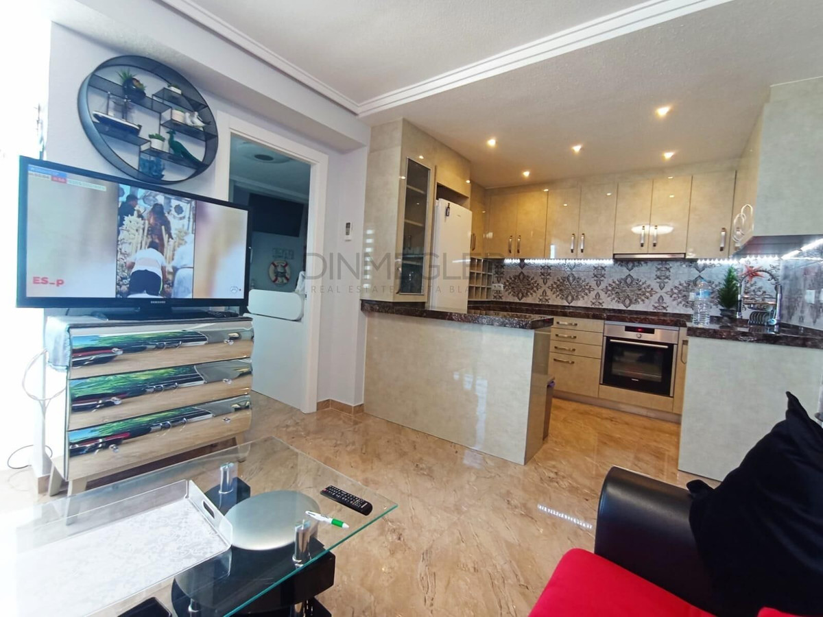 For sale - 2 Bedroom 1 Bathroom Apartment - Middle Floor Apartment in Torrevieja - La Mata  - Alicante