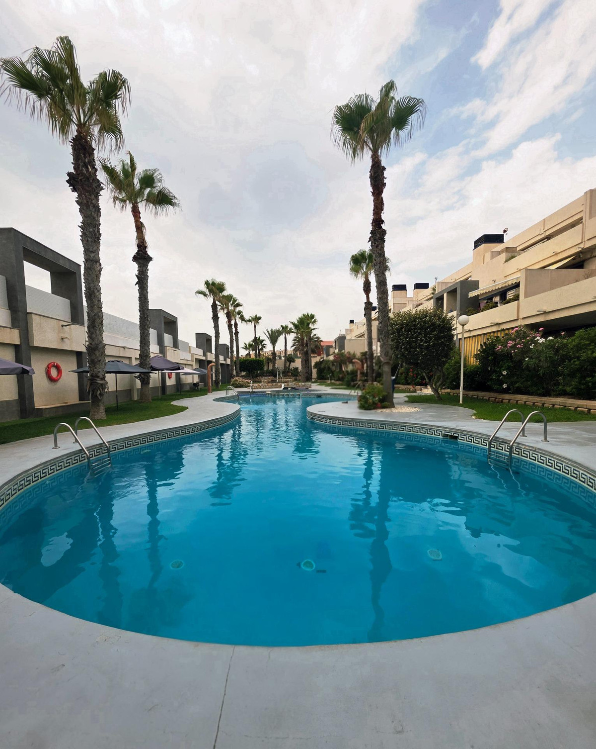 For sale - 2 Bedroom 1 Bathroom Apartment - Middle Floor Apartment in Torrevieja - La Mata  - Alicante