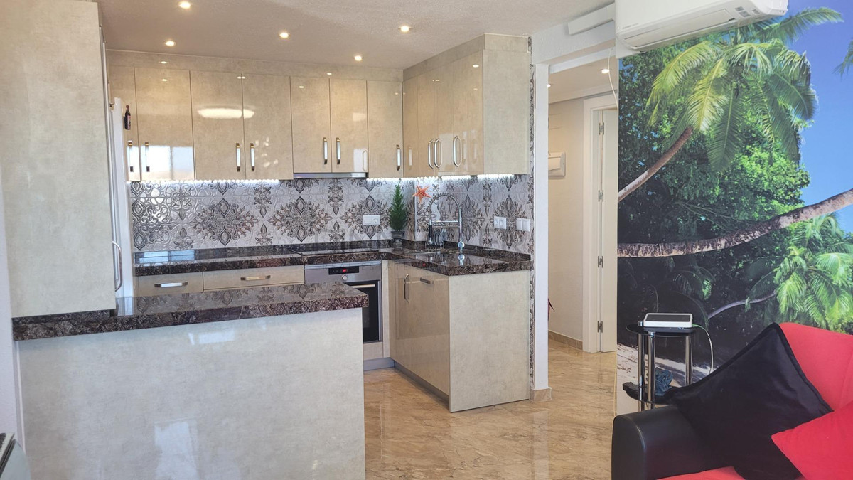 For sale - 2 Bedroom 1 Bathroom Apartment - Middle Floor Apartment in Torrevieja - La Mata  - Alicante