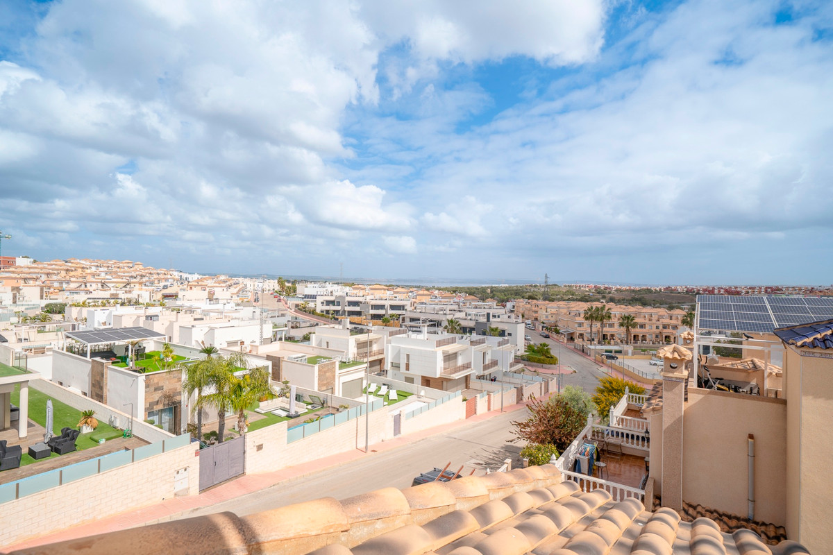For sale - 4 Bedroom 3 Bathroom House - Detached Villa in Orihuela - Orihuela Costa  - Alicante