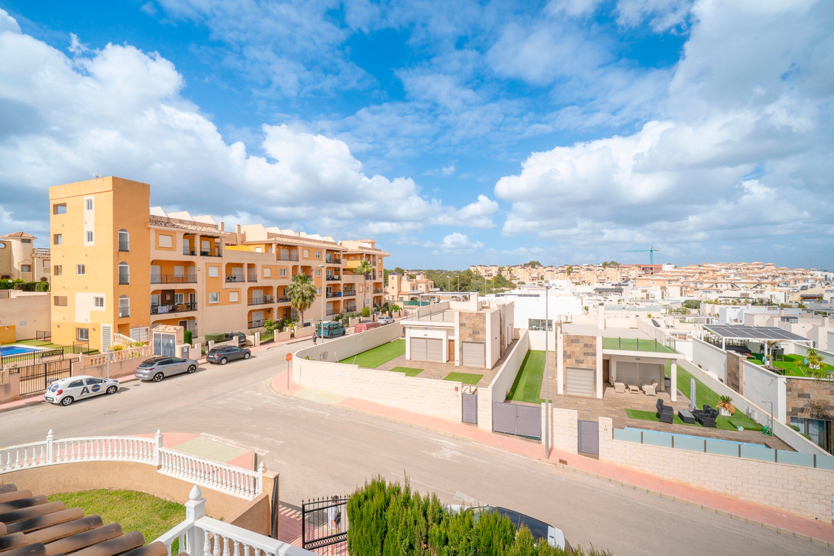 For sale - 4 Bedroom 3 Bathroom House - Detached Villa in Orihuela - Orihuela Costa  - Alicante