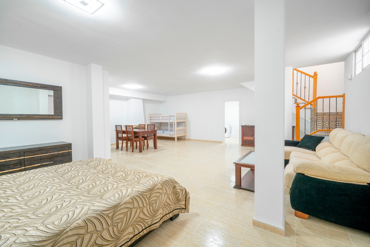 For sale - 4 Bedroom 3 Bathroom House - Detached Villa in Orihuela - Orihuela Costa  - Alicante