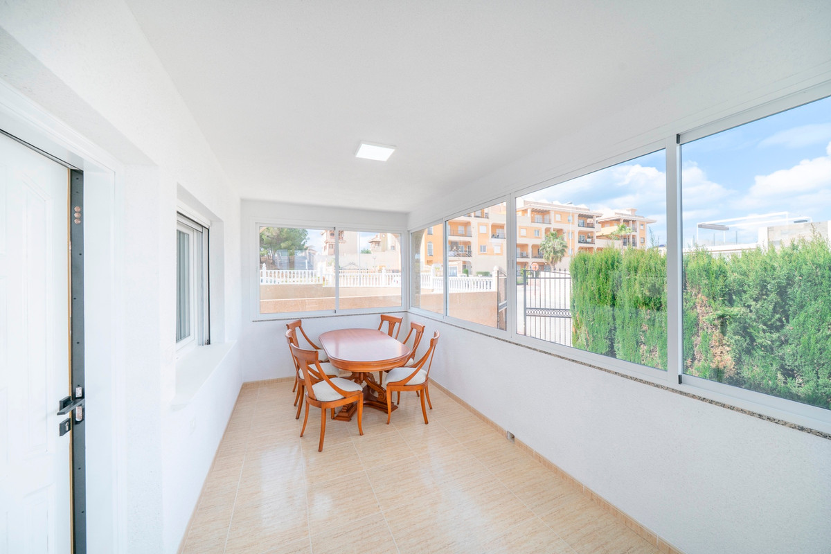 For sale - 4 Bedroom 3 Bathroom House - Detached Villa in Orihuela - Orihuela Costa  - Alicante
