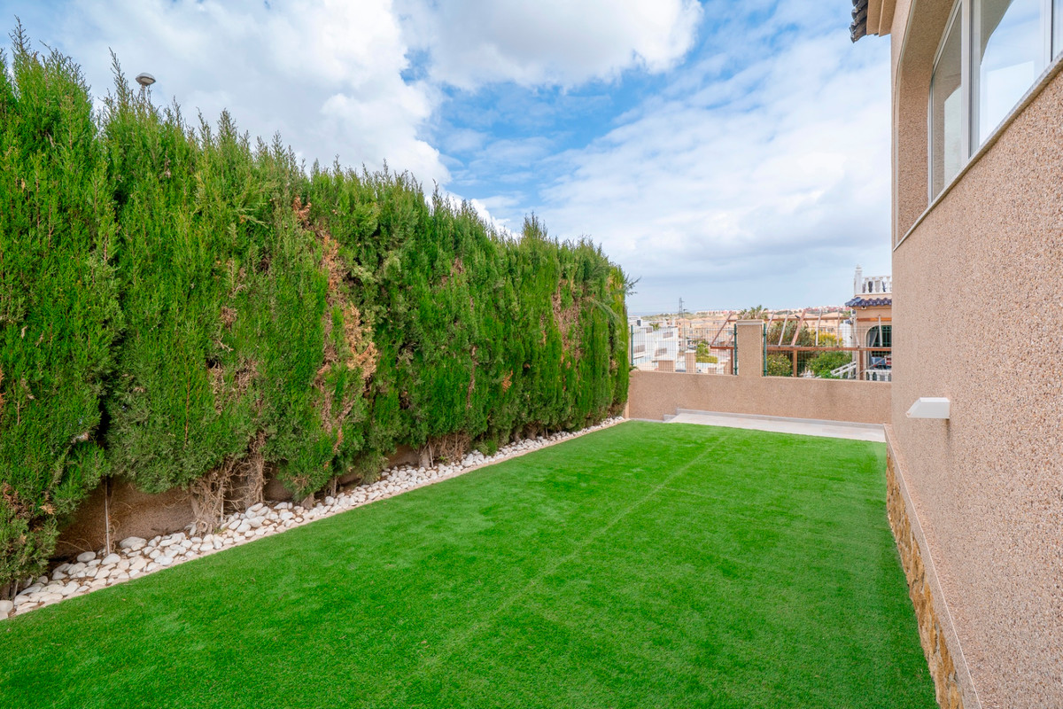 For sale - 4 Bedroom 3 Bathroom House - Detached Villa in Orihuela - Orihuela Costa  - Alicante