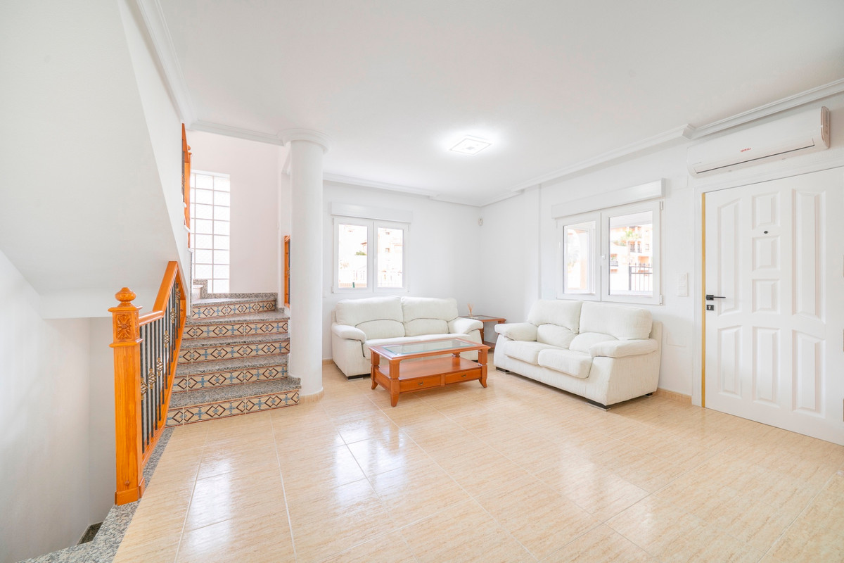 For sale - 4 Bedroom 3 Bathroom House - Detached Villa in Orihuela - Orihuela Costa  - Alicante