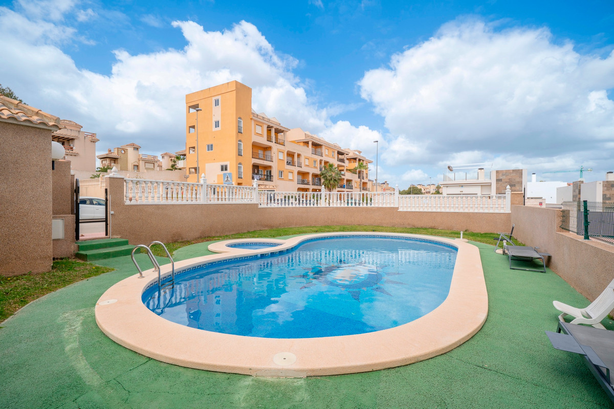 For sale - 4 Bedroom 3 Bathroom House - Detached Villa in Orihuela - Orihuela Costa  - Alicante