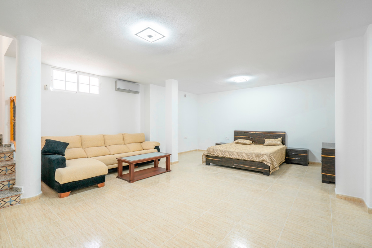 For sale - 4 Bedroom 3 Bathroom House - Detached Villa in Orihuela - Orihuela Costa  - Alicante