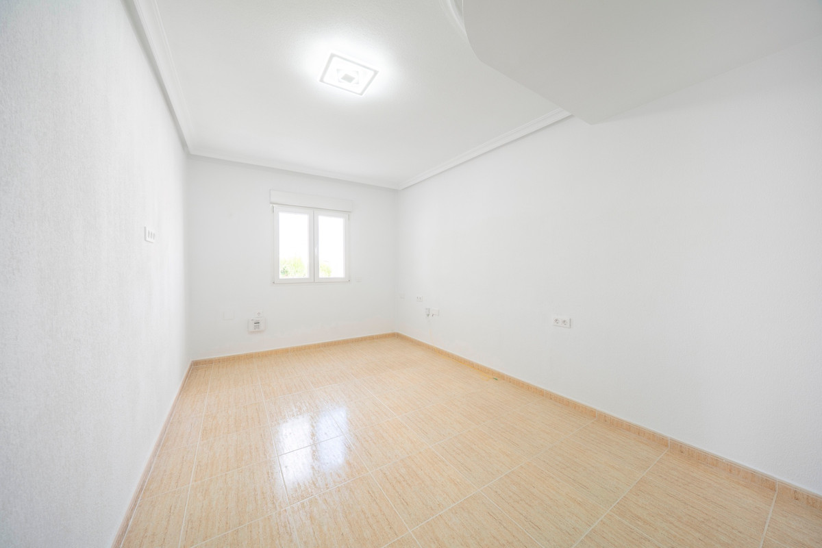 For sale - 4 Bedroom 3 Bathroom House - Detached Villa in Orihuela - Orihuela Costa  - Alicante