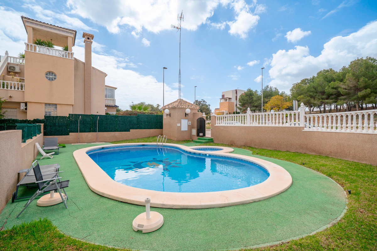For sale - 4 Bedroom 3 Bathroom House - Detached Villa in Orihuela - Orihuela Costa  - Alicante