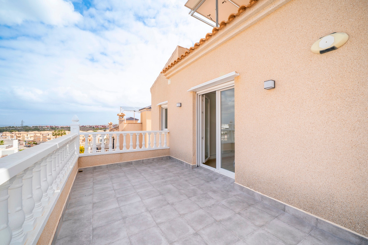For sale - 4 Bedroom 3 Bathroom House - Detached Villa in Orihuela - Orihuela Costa  - Alicante