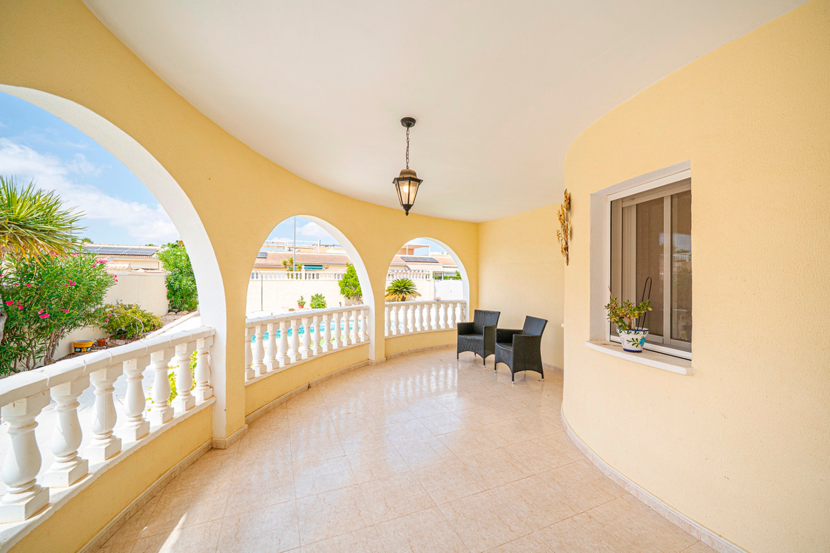 For sale - 3 Bedroom 2 Bathroom House - Detached Villa in Rojales - Ciudad Quesada  - Alicante
