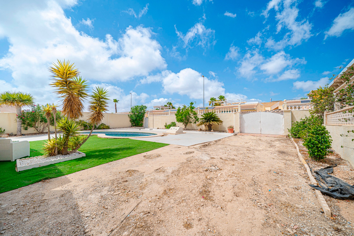 For sale - 3 Bedroom 2 Bathroom House - Detached Villa in Rojales - Ciudad Quesada  - Alicante