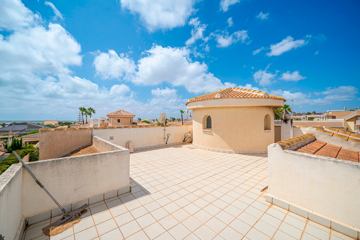 For sale - 3 Bedroom 2 Bathroom House - Detached Villa in Rojales - Ciudad Quesada  - Alicante
