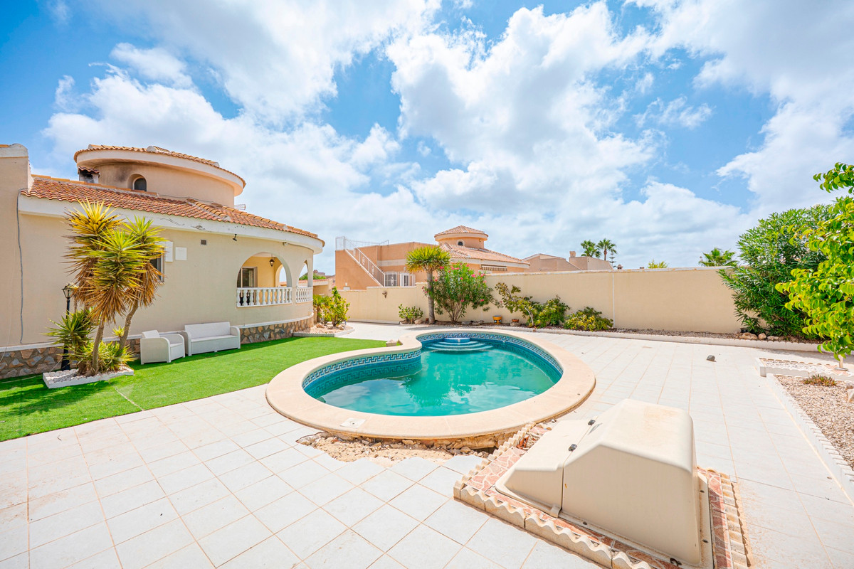 For sale - 3 Bedroom 2 Bathroom House - Detached Villa in Rojales - Ciudad Quesada  - Alicante