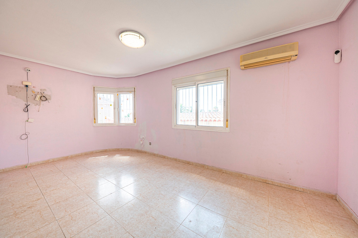 For sale - 3 Bedroom 2 Bathroom House - Detached Villa in Rojales - Ciudad Quesada  - Alicante