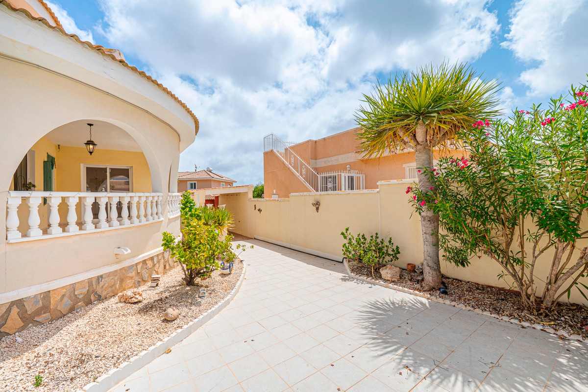 For sale - 3 Bedroom 2 Bathroom House - Detached Villa in Rojales - Ciudad Quesada  - Alicante