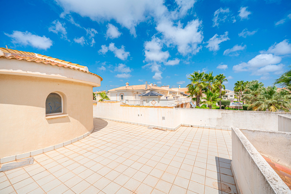 For sale - 3 Bedroom 2 Bathroom House - Detached Villa in Rojales - Ciudad Quesada  - Alicante