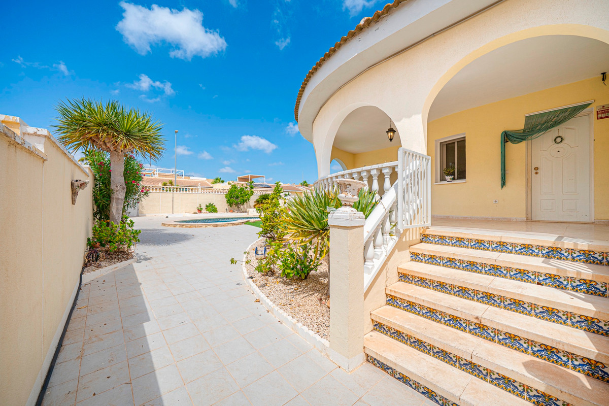 For sale - 3 Bedroom 2 Bathroom House - Detached Villa in Rojales - Ciudad Quesada  - Alicante