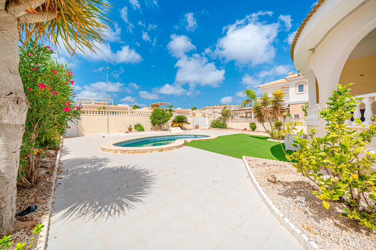 For sale - 3 Bedroom 2 Bathroom House - Detached Villa in Rojales - Ciudad Quesada  - Alicante