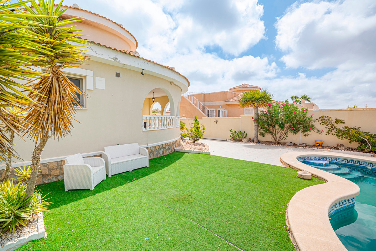 For sale - 3 Bedroom 2 Bathroom House - Detached Villa in Rojales - Ciudad Quesada  - Alicante