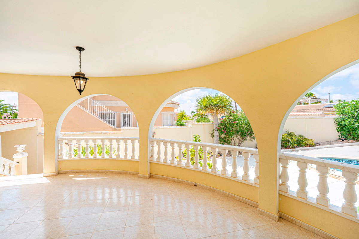 For sale - 3 Bedroom 2 Bathroom House - Detached Villa in Rojales - Ciudad Quesada  - Alicante