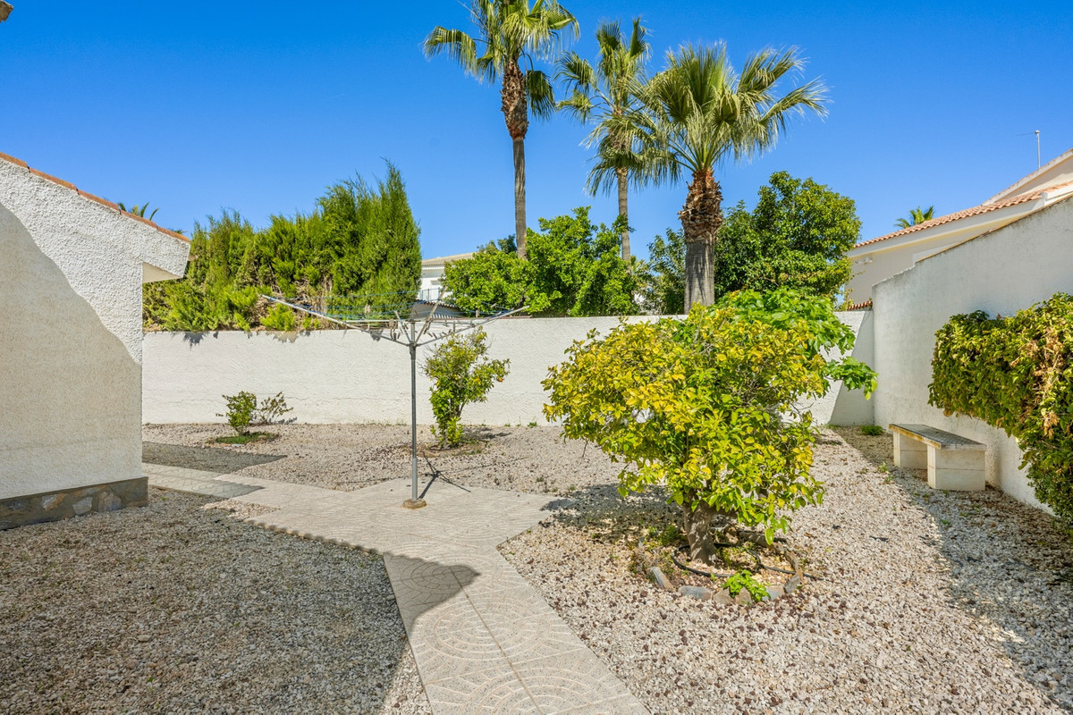 For sale - 5 Bedroom 3 Bathroom House - Detached Villa in Rojales - Ciudad Quesada  - Alicante