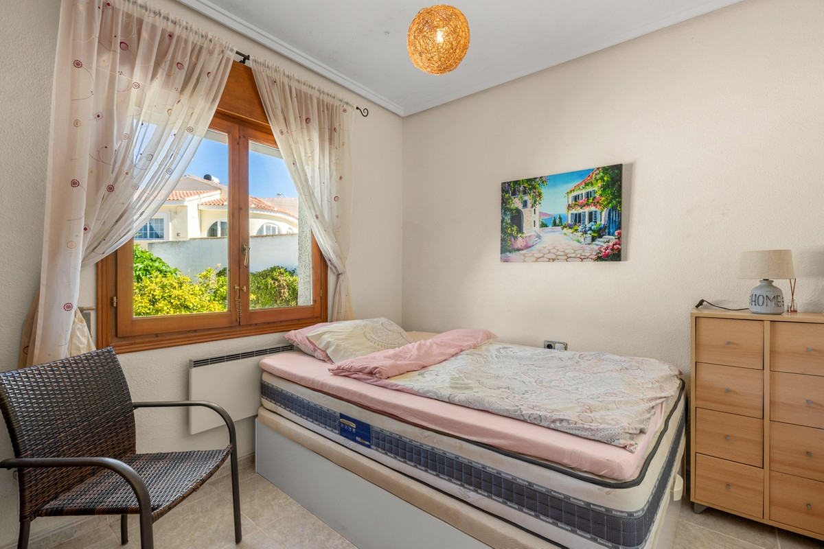 For sale - 5 Bedroom 3 Bathroom House - Detached Villa in Rojales - Ciudad Quesada  - Alicante