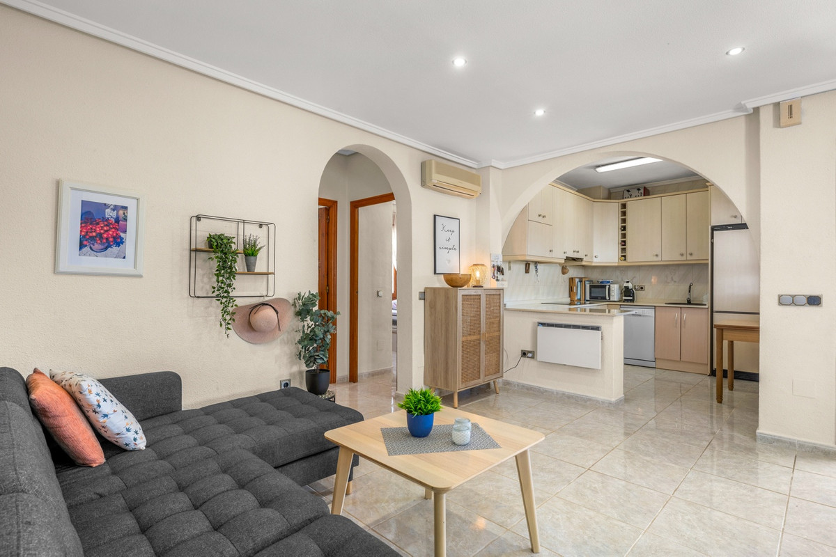 For sale - 5 Bedroom 3 Bathroom House - Detached Villa in Rojales - Ciudad Quesada  - Alicante