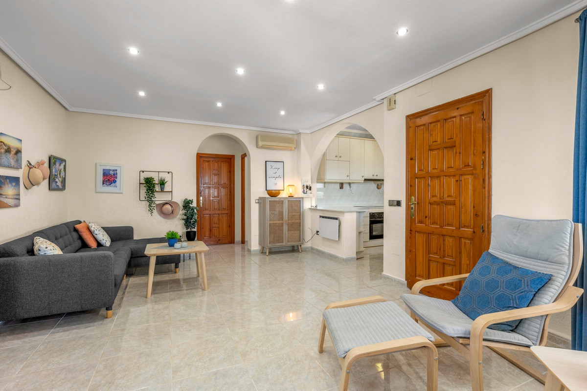 For sale - 5 Bedroom 3 Bathroom House - Detached Villa in Rojales - Ciudad Quesada  - Alicante