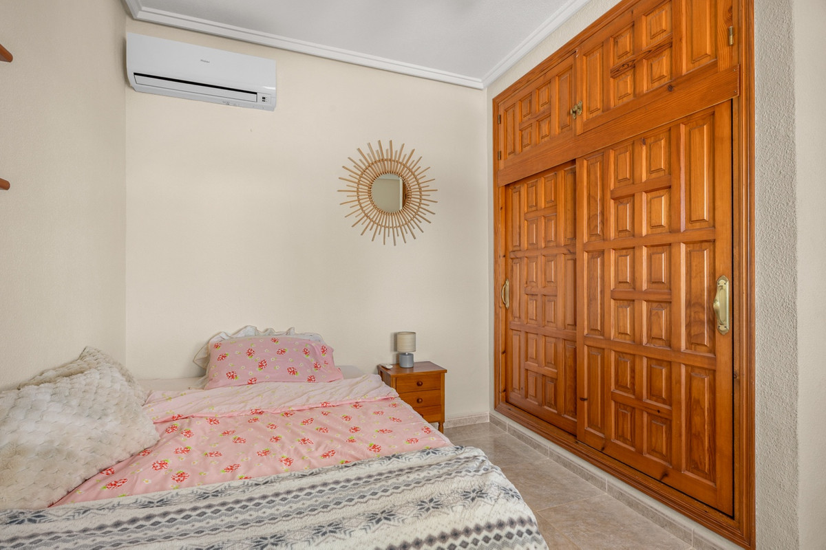 For sale - 5 Bedroom 3 Bathroom House - Detached Villa in Rojales - Ciudad Quesada  - Alicante