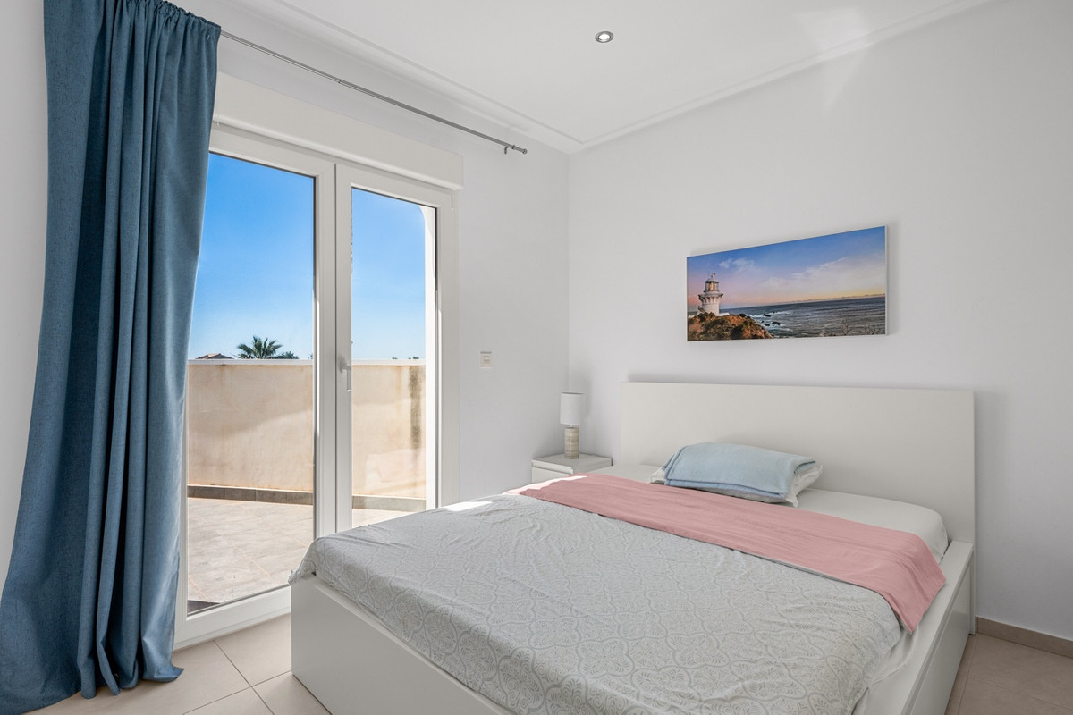 For sale - 5 Bedroom 3 Bathroom House - Detached Villa in Rojales - Ciudad Quesada  - Alicante