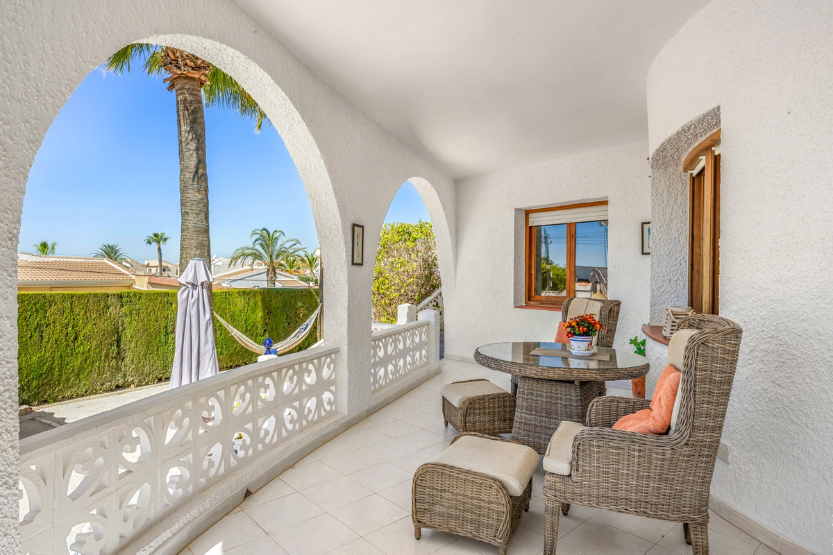 For sale - 5 Bedroom 3 Bathroom House - Detached Villa in Rojales - Ciudad Quesada  - Alicante
