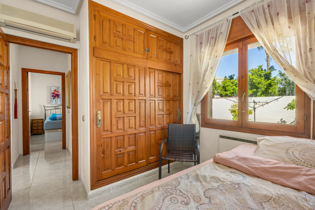 For sale - 5 Bedroom 3 Bathroom House - Detached Villa in Rojales - Ciudad Quesada  - Alicante