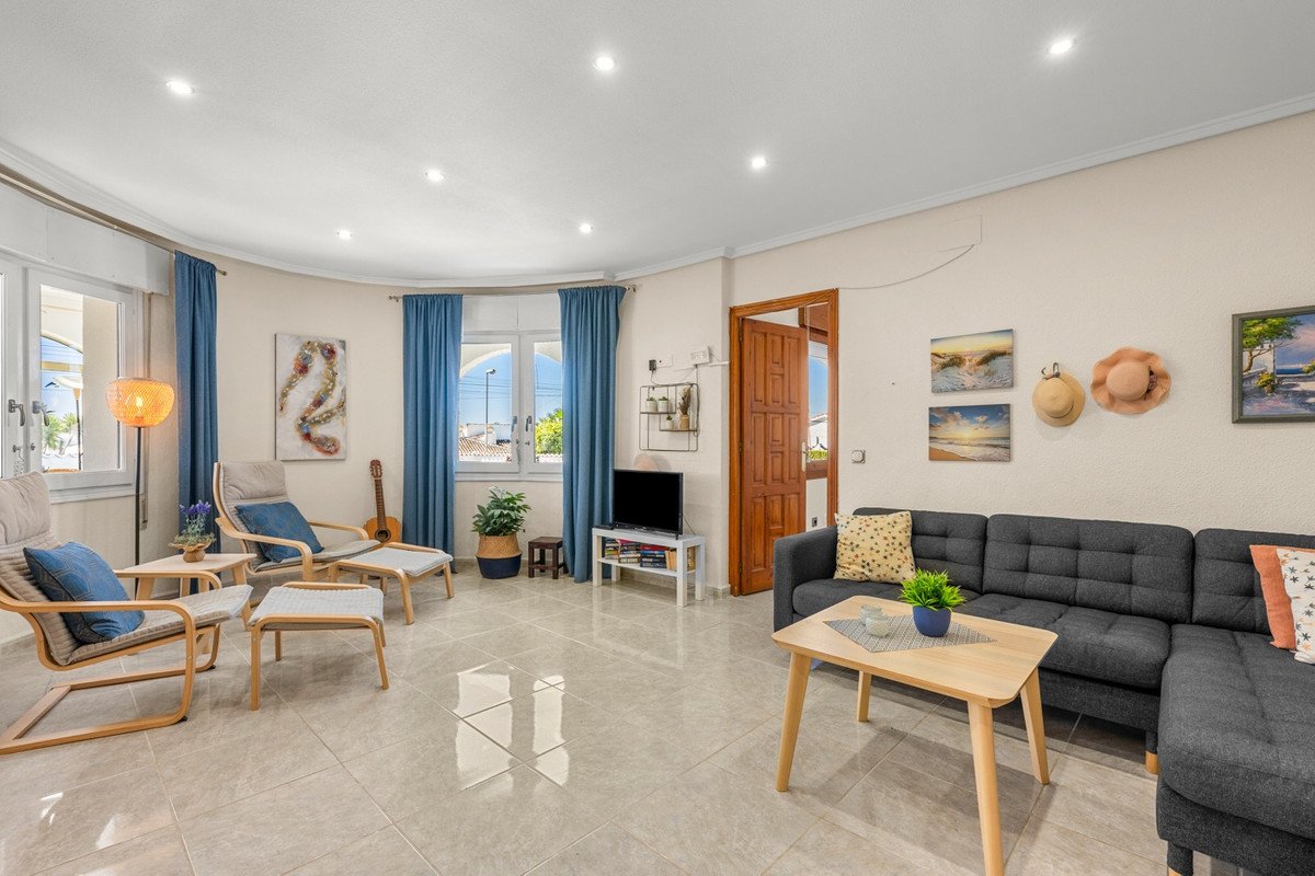 For sale - 5 Bedroom 3 Bathroom House - Detached Villa in Rojales - Ciudad Quesada  - Alicante