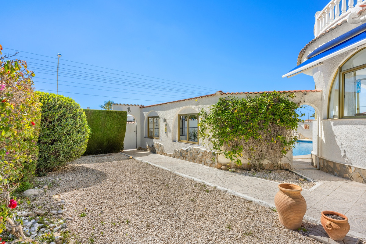 For sale - 5 Bedroom 3 Bathroom House - Detached Villa in Rojales - Ciudad Quesada  - Alicante