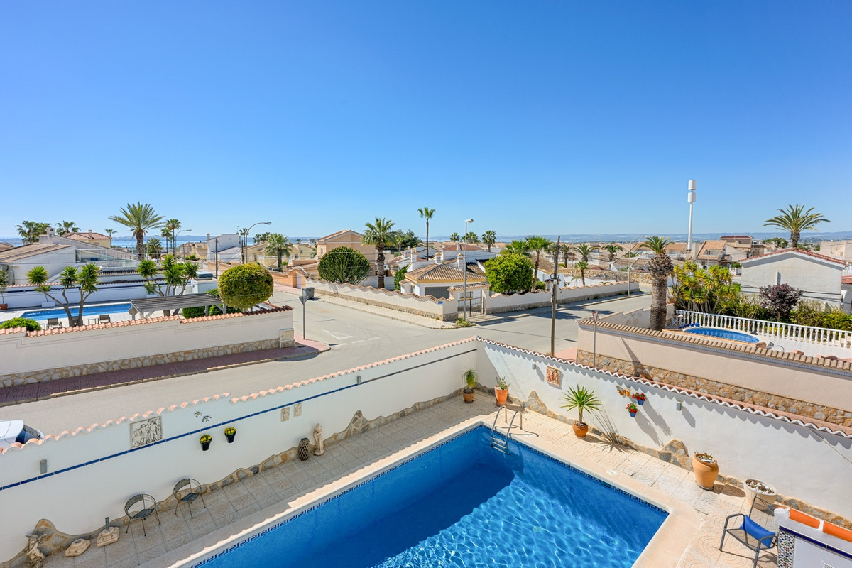 For sale - 5 Bedroom 3 Bathroom House - Detached Villa in Rojales - Ciudad Quesada  - Alicante