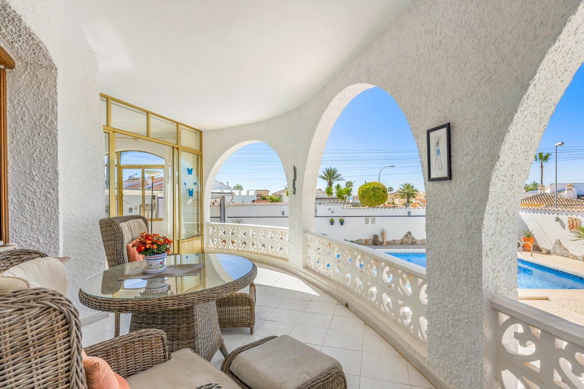 For sale - 5 Bedroom 3 Bathroom House - Detached Villa in Rojales - Ciudad Quesada  - Alicante