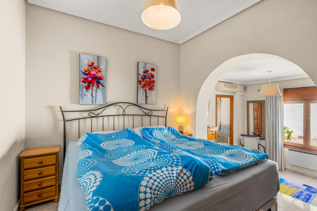 For sale - 5 Bedroom 3 Bathroom House - Detached Villa in Rojales - Ciudad Quesada  - Alicante