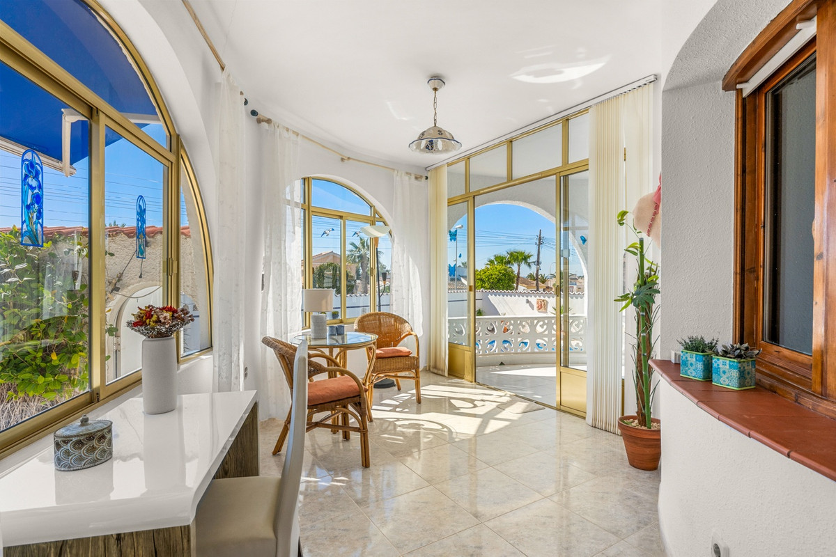 For sale - 5 Bedroom 3 Bathroom House - Detached Villa in Rojales - Ciudad Quesada  - Alicante