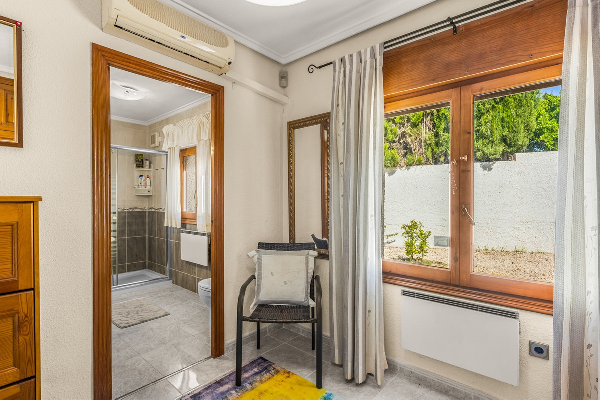 For sale - 5 Bedroom 3 Bathroom House - Detached Villa in Rojales - Ciudad Quesada  - Alicante