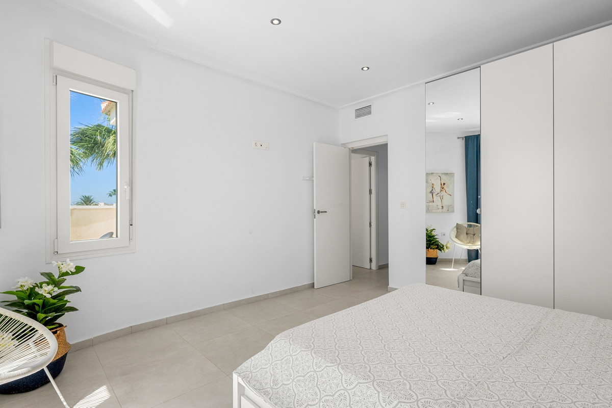 For sale - 5 Bedroom 3 Bathroom House - Detached Villa in Rojales - Ciudad Quesada  - Alicante