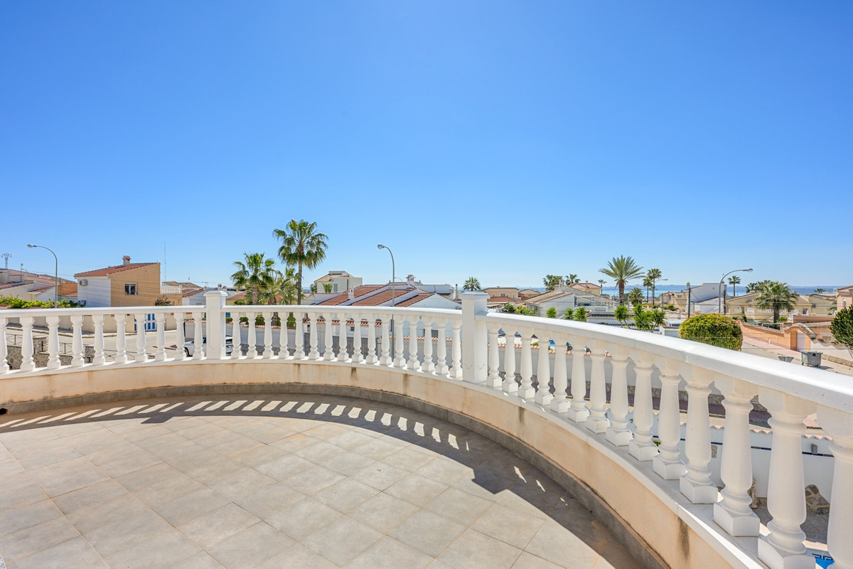 For sale - 5 Bedroom 3 Bathroom House - Detached Villa in Rojales - Ciudad Quesada  - Alicante