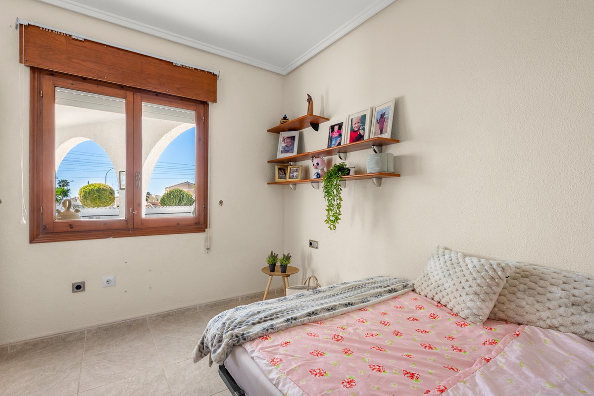 For sale - 5 Bedroom 3 Bathroom House - Detached Villa in Rojales - Ciudad Quesada  - Alicante